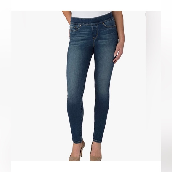 Signature by Levi Strauss & Co Gold Label Totally
Shaping Pull-on Skinny… - Picture 1 of 8